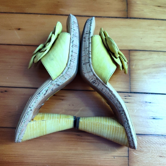 Born Crown platform heel mule with lovely flower detail - Picture 5 of 8